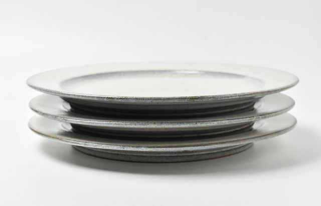 余宮隆 61 青白釉リム皿（LL） ｜ 暮らしのうつわ花田 和食器 通販 