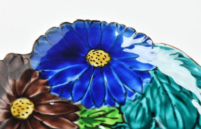 花びら型のお碗、手金描彩色施し 花びら型のお碗、手金描彩色施し 花びら型のお碗、手金描彩色施し