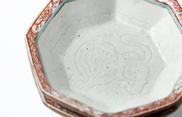 松浦コータロー 40A 色絵彫花竹虎文八角向付（緑） ｜ 暮らしのうつわ