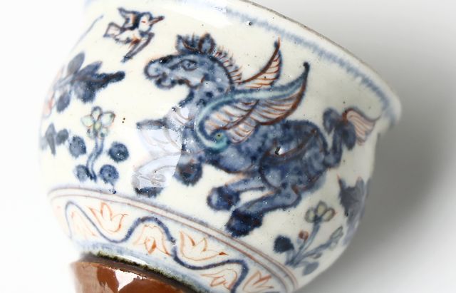 松浦コータロー 52 吸坂色絵銀彩天馬文葡萄酒杯 ｜ 暮らしのうつわ花田