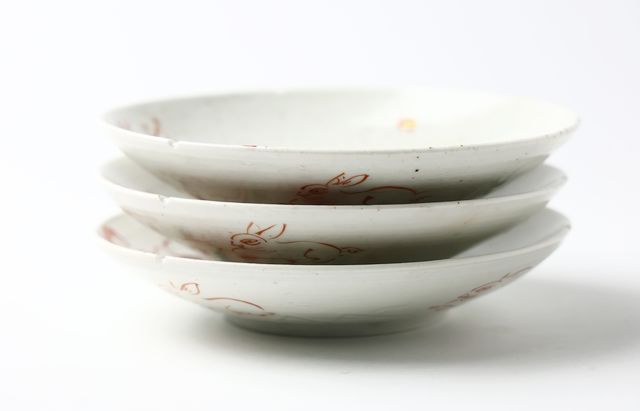 松浦ナオコ 4 赤絵花兎文5寸皿 ｜ 暮らしのうつわ花田 和食器 通販