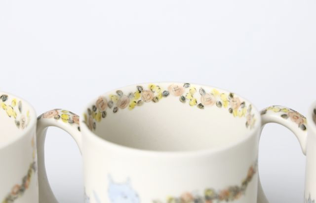 松浦ナオコ　ねことうさぎのマグカップ 松浦ナオコ 12 猫とうさぎのマグカップ（みんなでリース作り