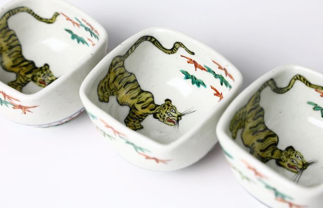 松浦ナオコ 28 色絵竹虎文酒盃 ｜ 暮らしのうつわ花田 和食器 通販