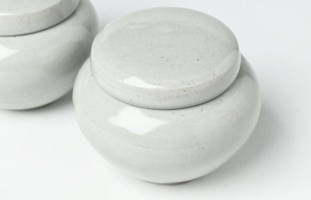 青白磁 蓋付き陶器壺 日高伸治 青白磁蓋付薬壺 大 ｜ 暮らしのうつわ花田 和食器 通販