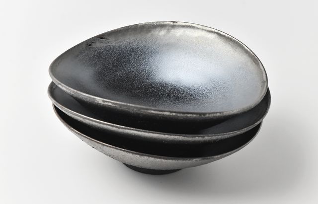 山本哲也 49 鉄釉たわみ鉢 ｜ 暮らしのうつわ花田 和食器 通販