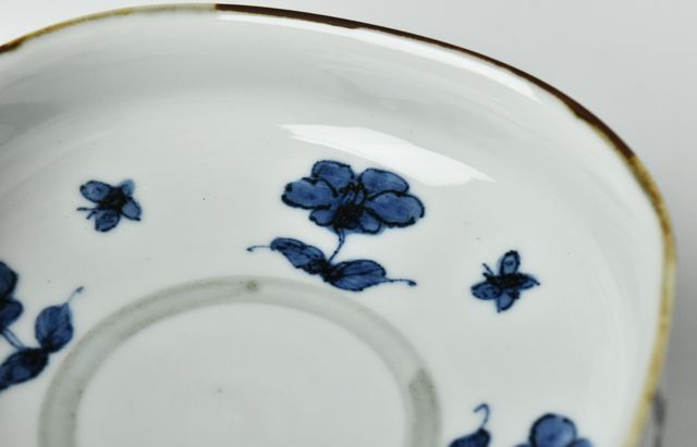 小林巧征 4寸四方反り鉢染付花蝶文 ｜ 暮らしのうつわ花田 和食器 通販