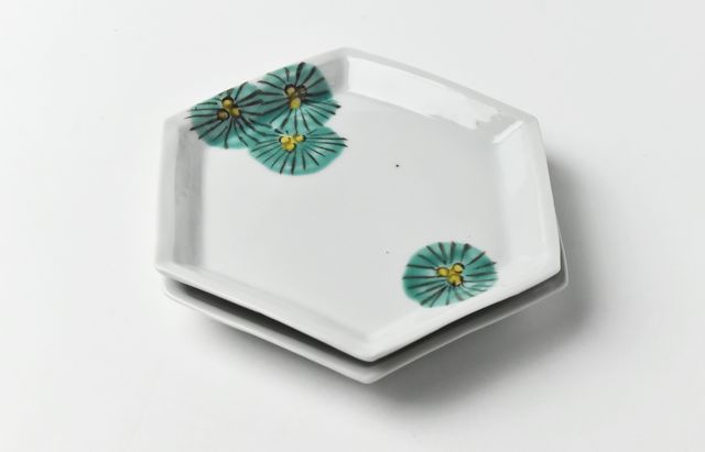 和食器　茶懐石　倶門窯　瀧田項一作　上絵六角皿揃　六客　共箱　M　9886 九谷青窯 68 色絵松六角皿 ｜ 暮らしのうつわ花田 和食器 通販