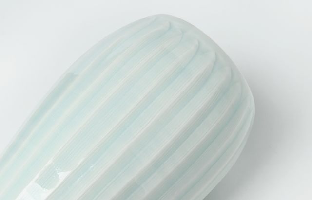 鈴木重孝 50 青白磁釉蓮弁文花生 ｜ 暮らしのうつわ花田 和食器 通販
