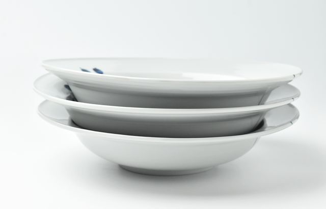 徳永遊心 染付茨の実8寸深皿 ｜ 暮らしのうつわ花田 和食器 通販