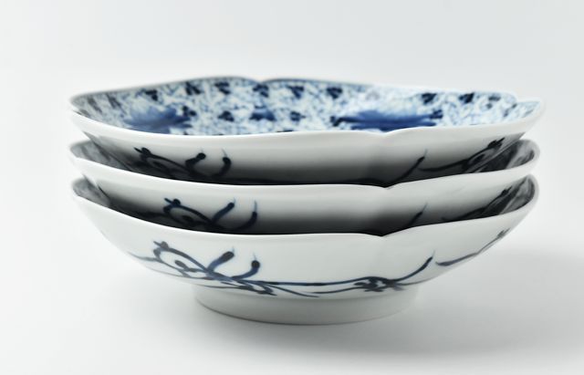 岩永浩　中皿 岩永浩 花唐草文四方7寸皿 ｜ 暮らしのうつわ花田 和食器 通販