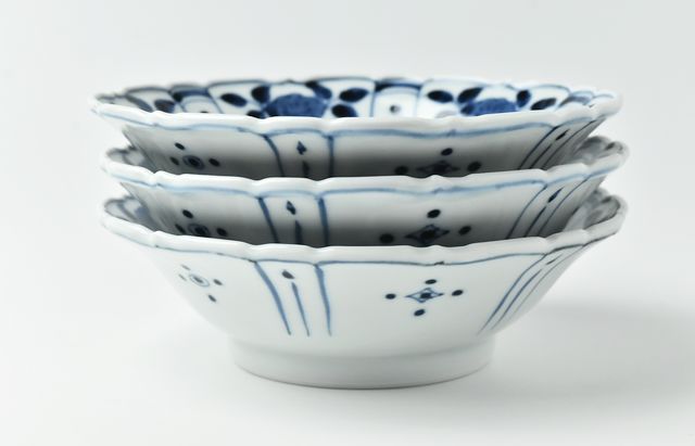 新品 岩永浩 芙蓉手草花文輪花向付 6個セット 染付 有田焼 うつわ花田 岩永 浩 芙蓉手草花文輪花向付 ｜ 暮らしのうつわ花田 和食器 通販