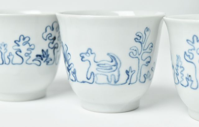 岡本修 染付木と動物猪口 ｜ 暮らしのうつわ花田 和食器 通販