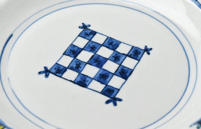 重田 良古 色絵家柄8寸リム皿 ｜ 暮らしのうつわ花田 和食器 通販