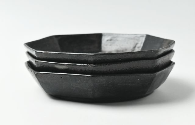 志村睦彦 41 黒釉三島八角5寸深皿 ｜ 暮らしのうつわ花田 和食器 通販