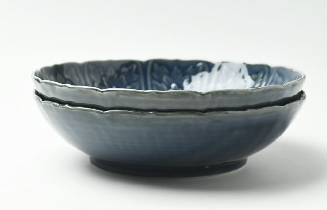 宮岡麻衣子 瑠璃輪花陽刻牡丹文7寸鉢 ｜ 暮らしのうつわ花田 和食器 通販
