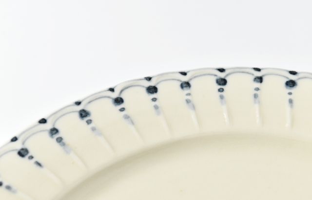 稲村真耶 生成レース文7.5寸皿 ｜ 暮らしのうつわ花田 和食器 通販