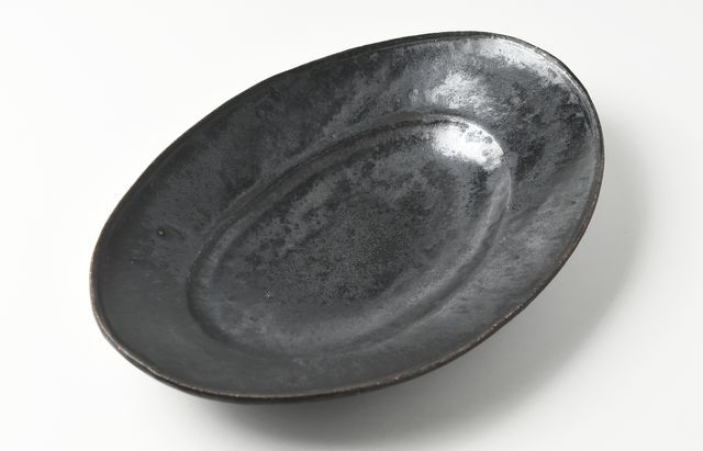 林拓児 45 黒釉楕円皿大 ｜ 暮らしのうつわ花田 和食器 通販