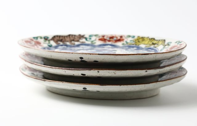 松浦コータロー 23 色絵タイガー牡丹恐竜文楕円皿 ｜ 暮らしのうつわ