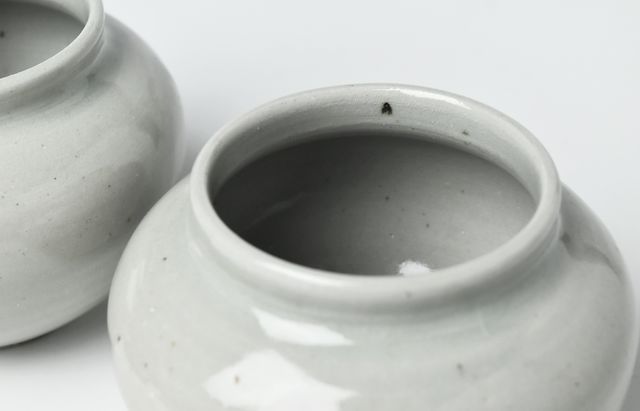日高伸治 青白磁蓋付薬壺 大 ｜ 暮らしのうつわ花田 和食器 通販