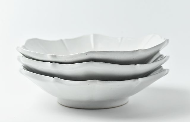 山本哲也 18 白釉稜花鉢 ｜ 暮らしのうつわ花田 和食器 通販