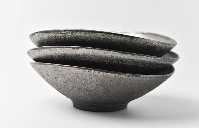 山本哲也 49 鉄釉たわみ鉢 ｜ 暮らしのうつわ花田 和食器 通販