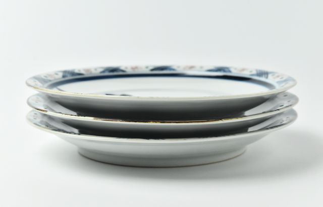 小林巧征 6寸皿色絵花蝶文 ｜ 暮らしのうつわ花田 和食器 通販