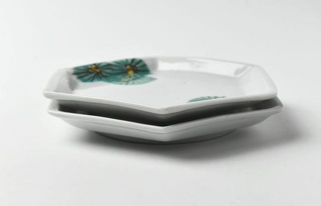 九谷青窯 68 色絵松六角皿 ｜ 暮らしのうつわ花田 和食器 通販