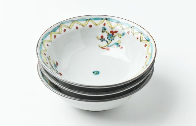 横井佳乃 13 4寸鉢 色絵 三つ葉に花 ｜ 暮らしのうつわ花田 和食器 通販