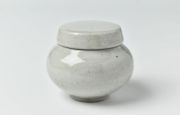 日高伸治 20 青白磁蓋付薬壺 豆