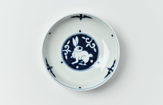 岩永浩 兎文反4.5寸皿