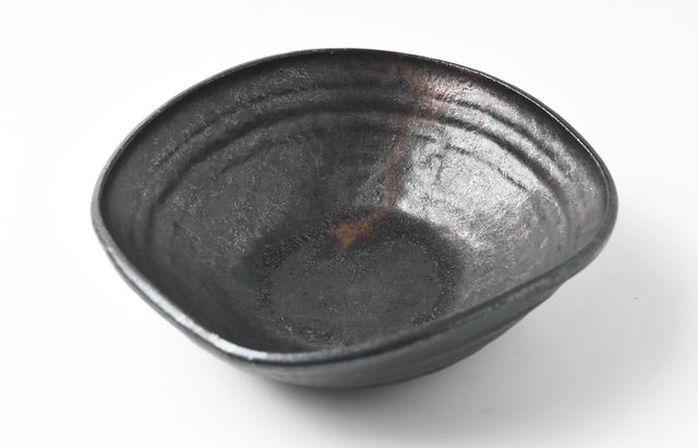 吉田学 鉄釉四方鉢（中）