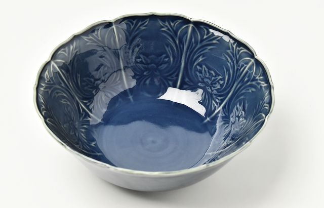 宮岡麻衣子 18 瑠璃釉陽刻牡丹文深鉢