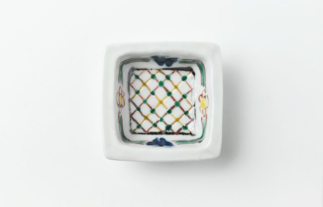 中尾万作 83　蝶文角小皿