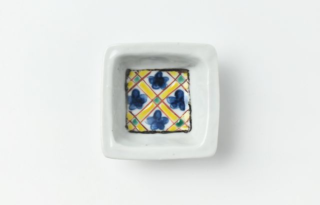 中尾万作 84　黄格子角小皿