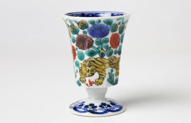 浦陽子 24　色絵百花文馬上杯 虎