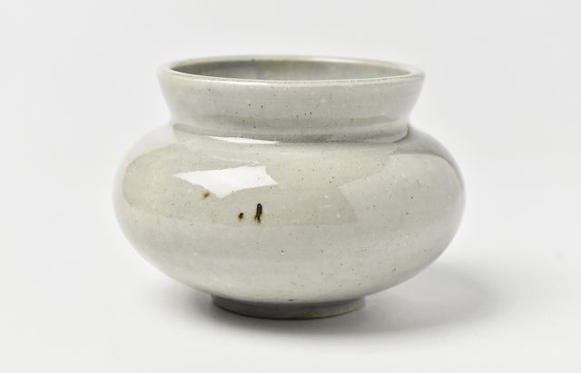 日高伸治 42C 青白磁小壺