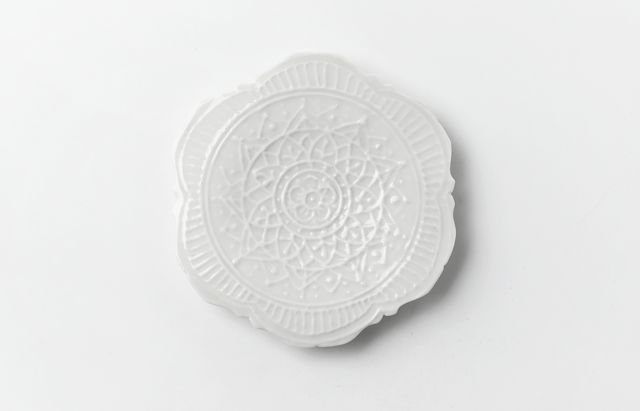 前田麻美 9　灰青釉稜花4寸台皿
