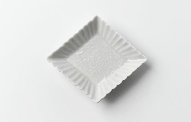 前田麻美 15　灰青釉輪花菱形豆皿