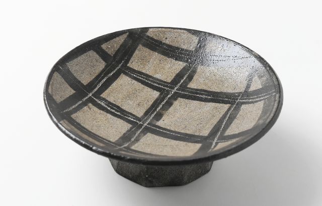 山田隆太郎 13B　鉄絵高台皿中