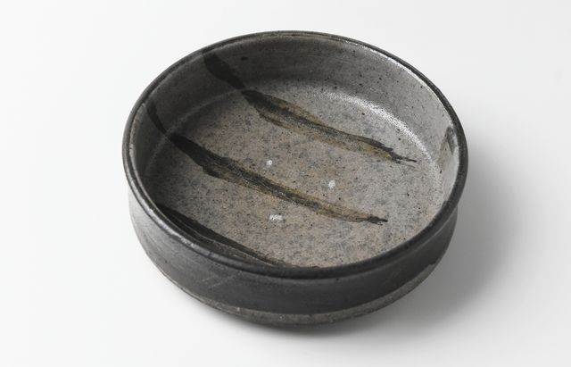 山田隆太郎 34A　鉄絵平鉢