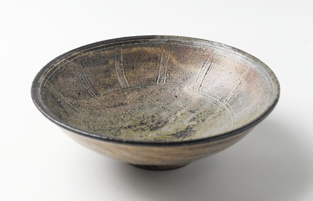 山田隆太郎 9A　粉引線刻鉢（薪）