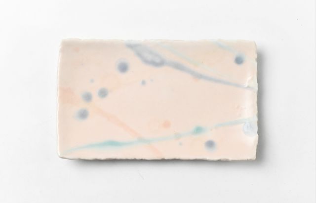 鈴木重孝 29 トルコペールピンク釉打ち水文長方小皿