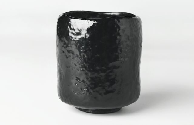 鈴木重孝 4　引き出し黒筒茶碗 杵ヲレ型（箱付）