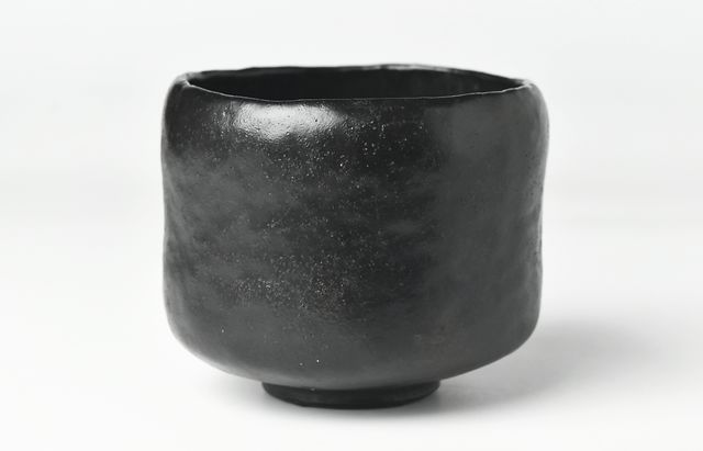 鈴木重孝 5　引き出し黒茶碗 あやめ型（箱付）