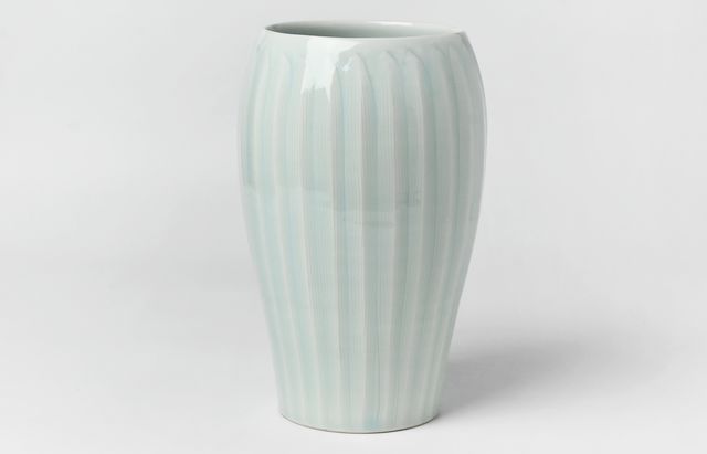 鈴木重孝 50 青白磁釉蓮弁文花生