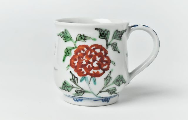 正木春蔵 色絵染附 草花文マグカップ