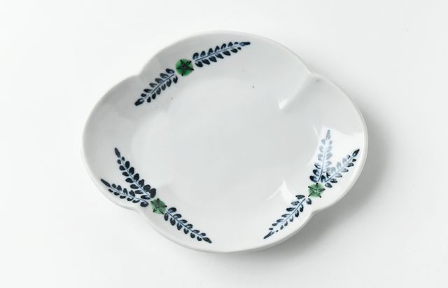 ほたる窯 色絵草文木瓜皿