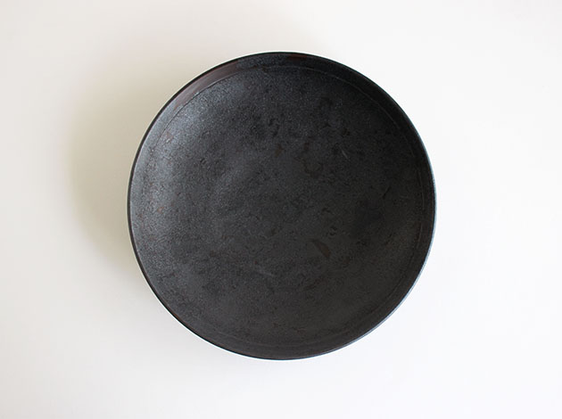 阿部春弥　鉄彩7寸浅鉢