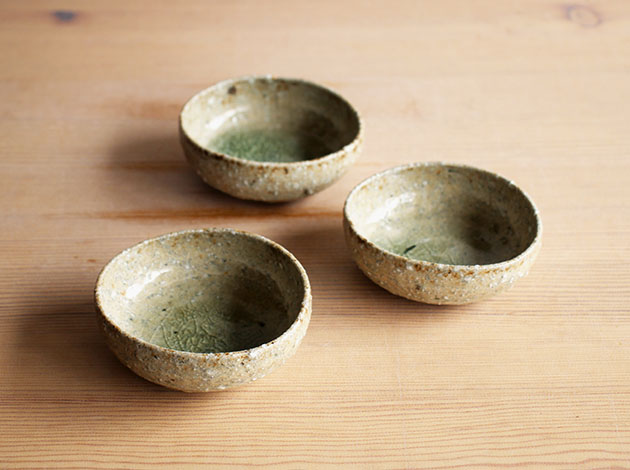 安達健　淡緑釉沓形豆鉢