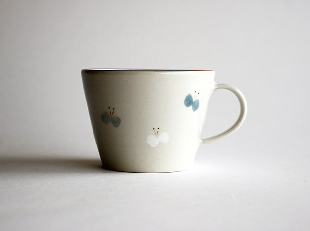 石川覚子　コーヒーカップ　ちょうちょ